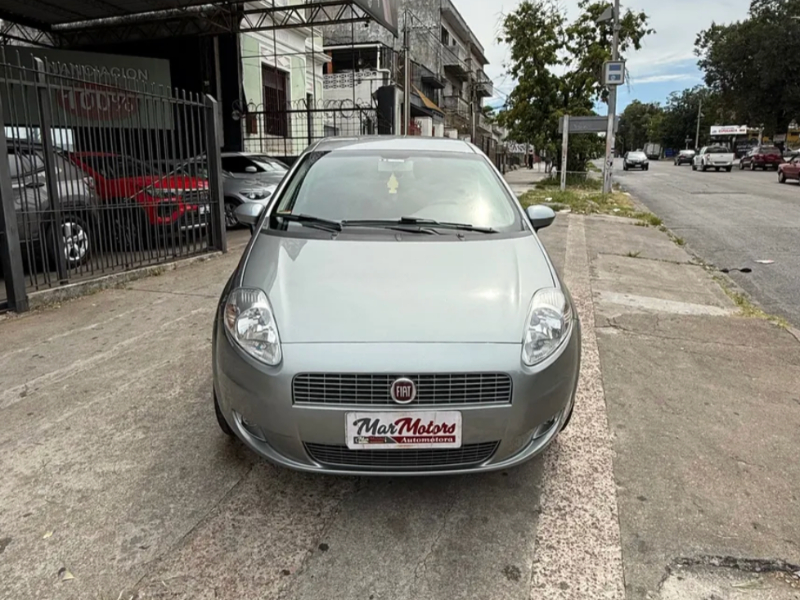Fiat Punto  hatchback ofrecido en La Teja 