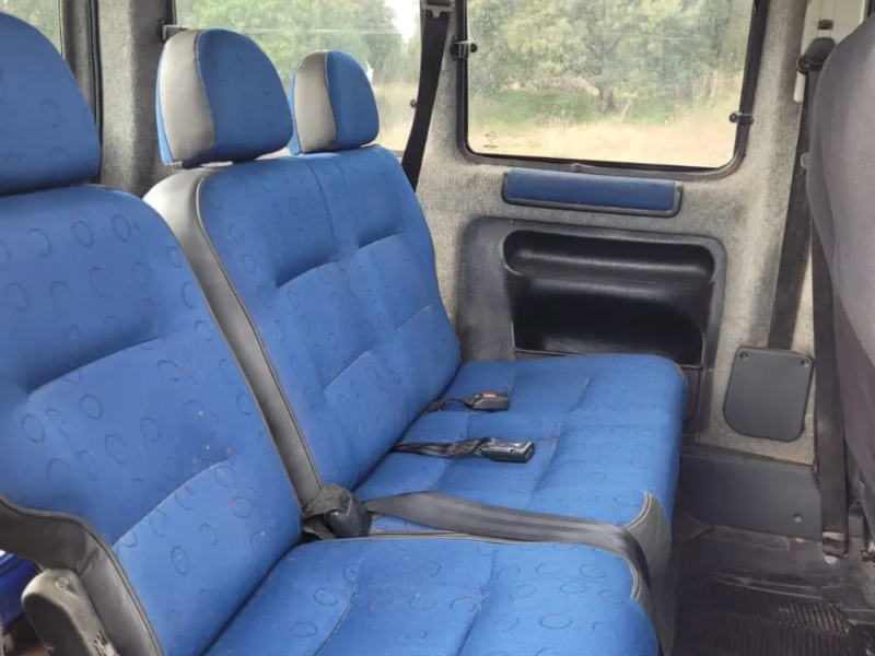 vista interna del Peugeot