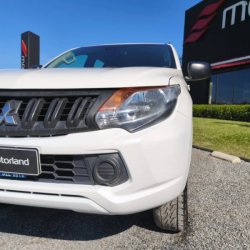 Mitsubishi L200  pickup ofrecido en Ciudad de la Costa 