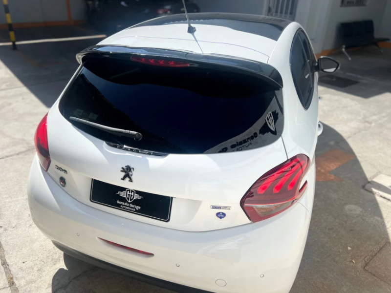 Peugeot 208  hatchback ofrecido en Malvín 