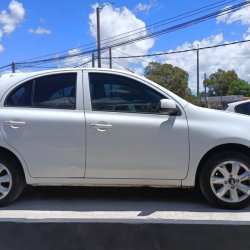Nissan March  hatchback ofrecido en Ciudad de la Costa 