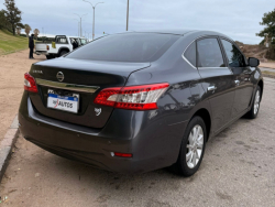 Nissan Sentra  sedán ofrecido en Tres Cruces 