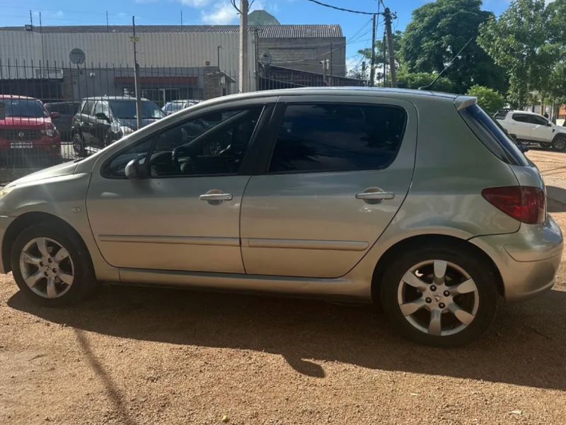 Peugeot 307  hatchback ofrecido en Malvín 