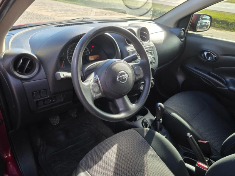 Nissan Versa Precio