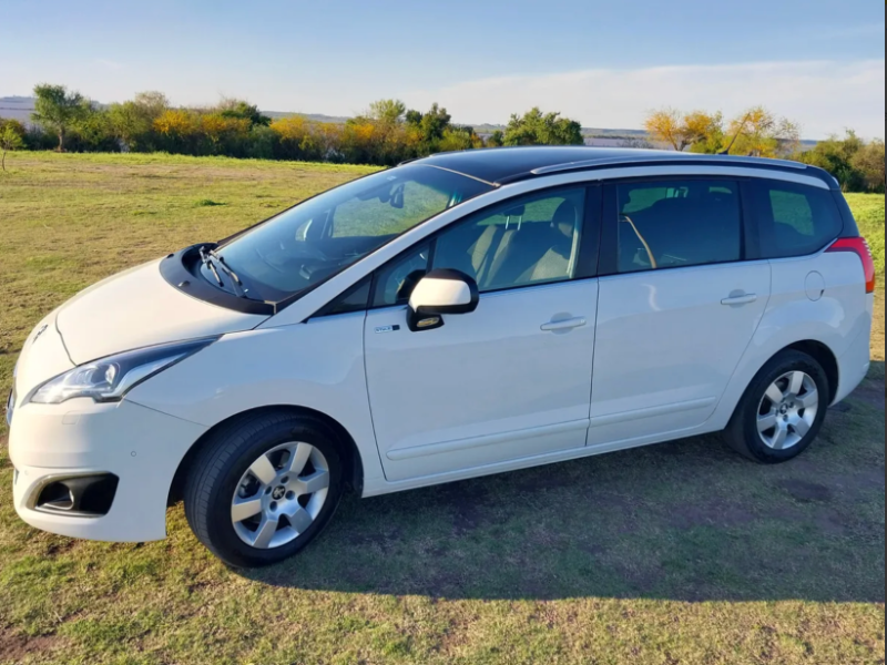 Peugeot 5008  Monovolumen ofrecido en Fray Bentos 