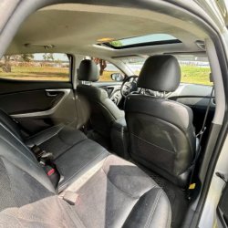 Venta en Uruguay de Hyundai Elantra  4 puertas 