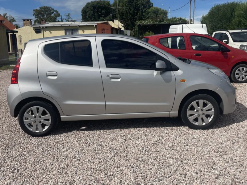 Imagen del Suzuki 2012  1.0 listo para la venta  