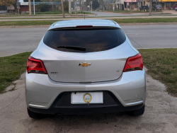 Chevrolet Onix  sedán ofrecido en Manga 