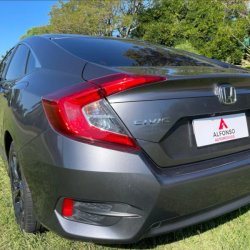 Honda Civic  sedán ofrecido en Maldonado 