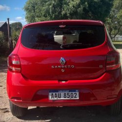 Renault Sandero  hatchback ofrecido en Minas 