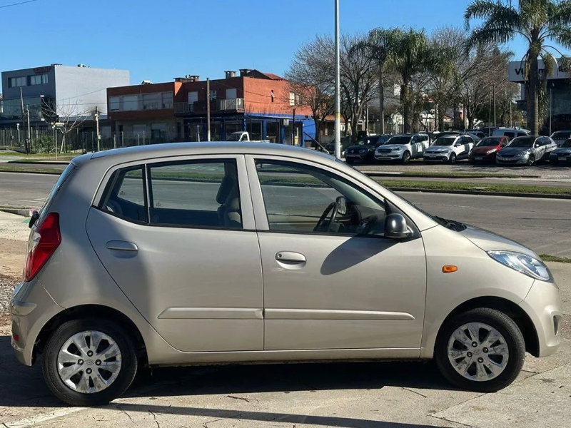 Hyundai i10  hatchback ofrecido en Centro 