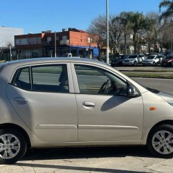 Hyundai i10  hatchback ofrecido en Centro 