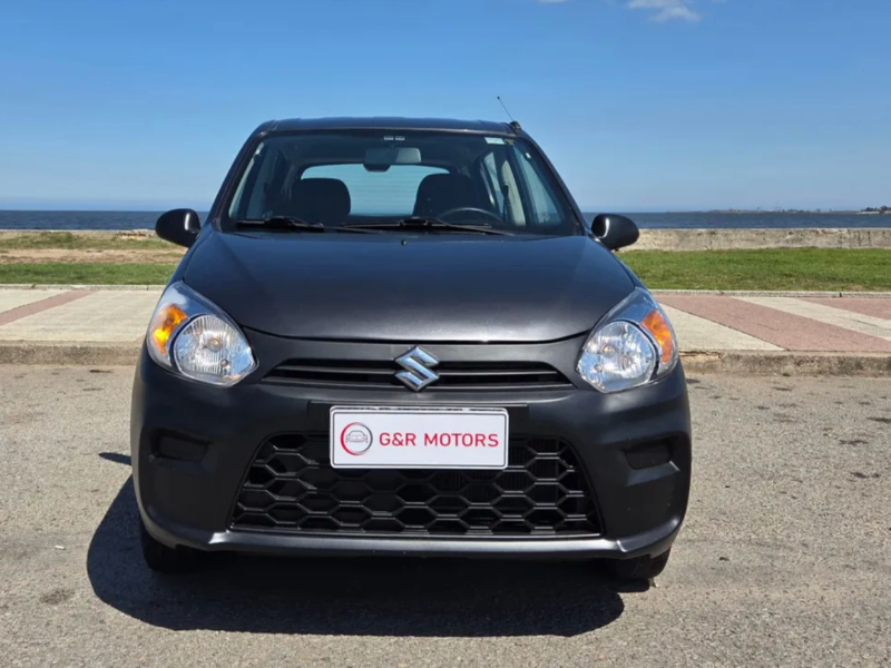 Venta en Uruguay de Suzuki Alto  4 puertas 