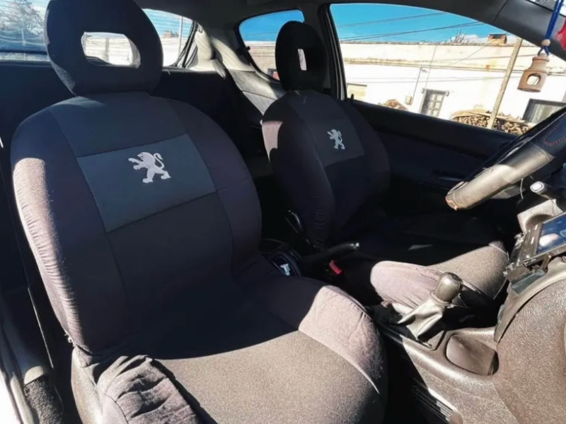 Peugeot 206  hatchback ofrecido en Rocha 