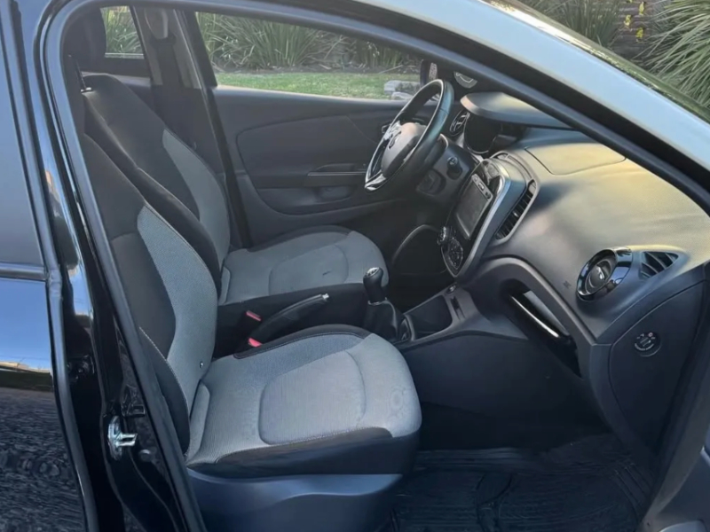 Venta en Uruguay de Renault Captur  4 puertas 