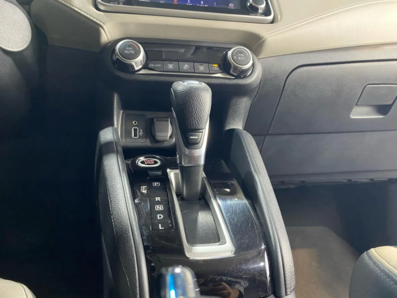 Venta en Uruguay de Nissan Versa  4 puertas 