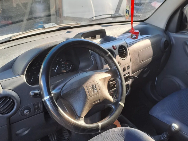 Imagen del Peugeot 2012  1.6-100 listo para la venta  