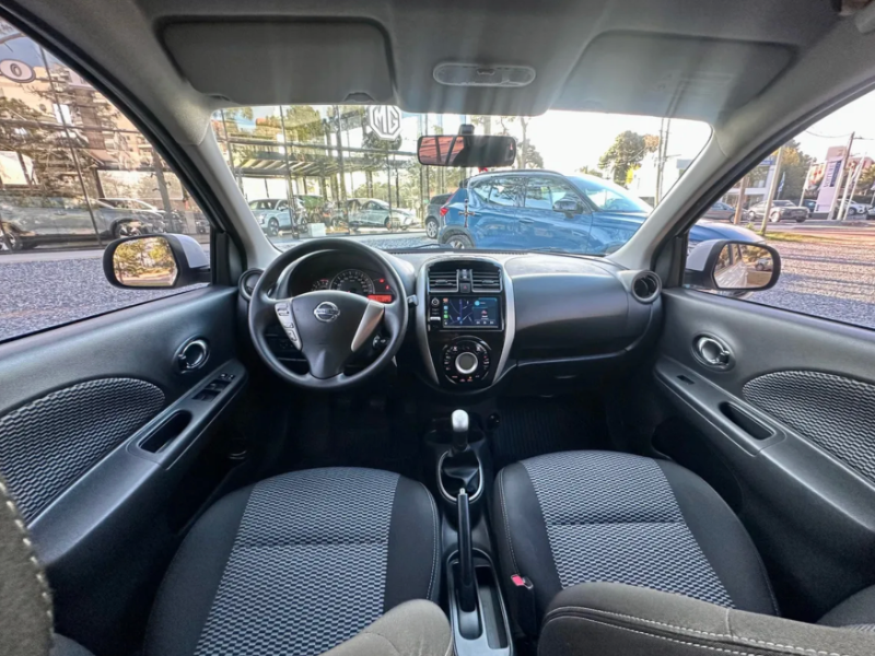 Nissan March Precio