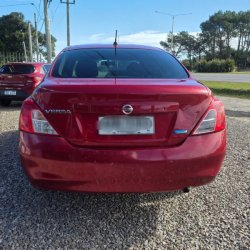 Venta en Uruguay de Nissan Versa  4 puertas 