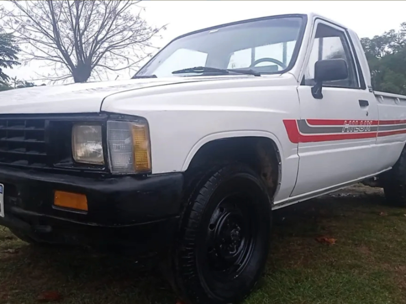 Toyota Hilux  pickup ofrecido en Tranqueras 