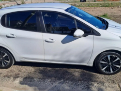 208 2023 usado en venta