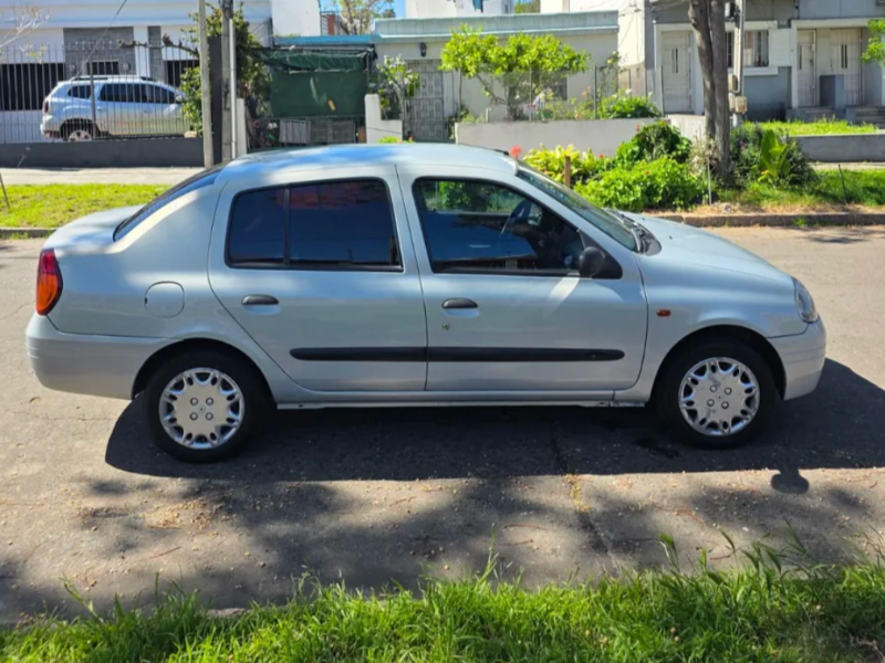 Venta en Uruguay de Renault Clio  4 puertas 