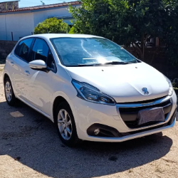 Foto: Peugeot 208 1.2 Active 2014: El Compacto Económico y Ágil que Buscas en Maldonado
