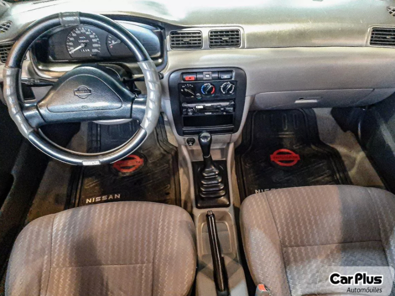 Venta en Uruguay de Nissan Sentra  4 puertas 