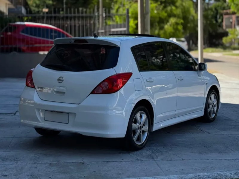 Imagen del Nissan 2011  1.8L listo para la venta  
