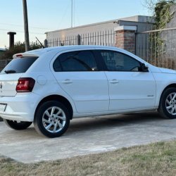 Volkswagen Gol  hatchback ofrecido en Las Piedras 