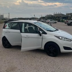 Ford Fiesta Kinetic  hatchback ofrecido en Punta del Este 