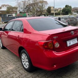 Toyota Corolla  sedán ofrecido en Malvín Norte 