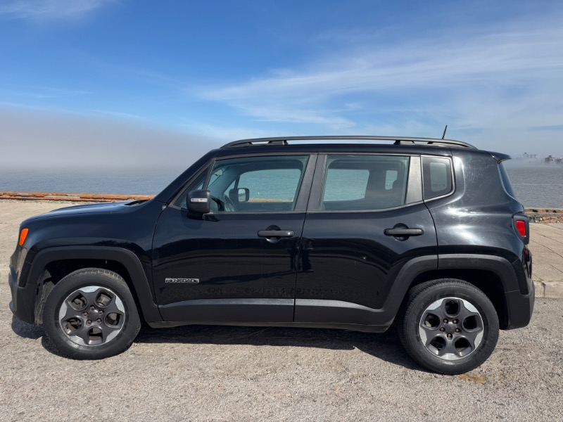 Venta en Uruguay de Jeep Renegade  4 puertas 