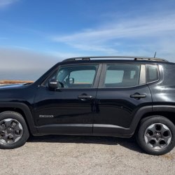 Venta en Uruguay de Jeep Renegade  4 puertas 