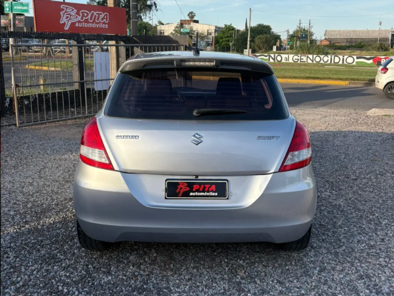 Suzuki Swift  hatchback ofrecido en Maldonado 