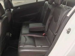 Venta en Uruguay de Peugeot 408  4 puertas 