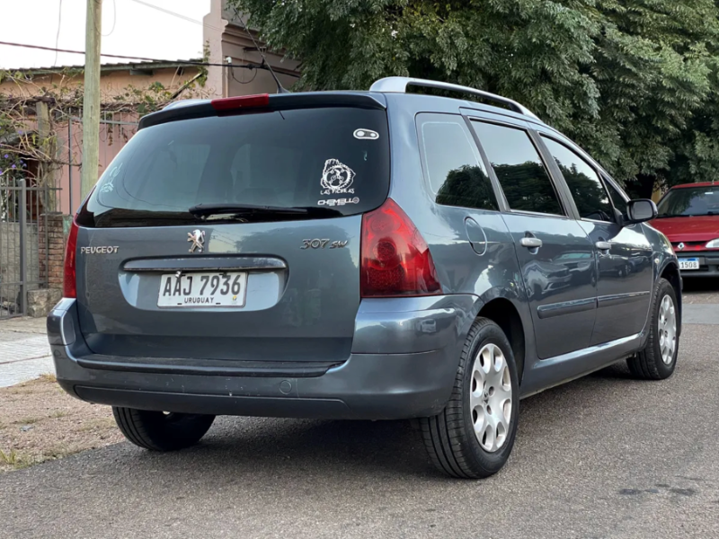 Peugeot 307  familiar ofrecido en Las Piedras 