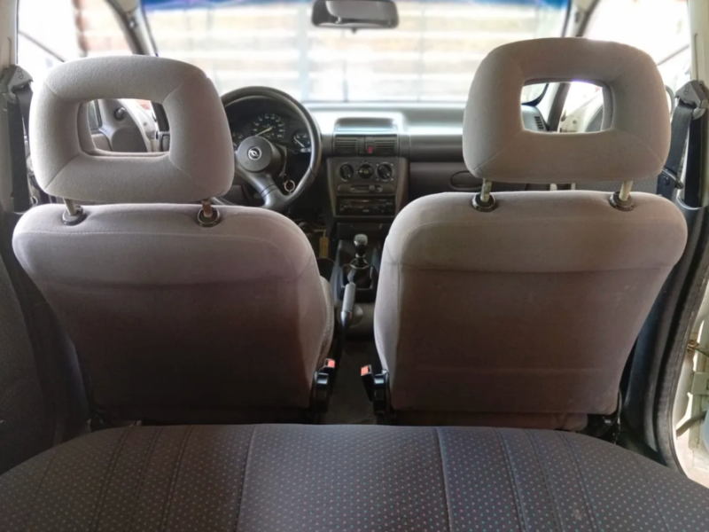 Venta en Uruguay de Chevrolet Corsa  4 puertas 