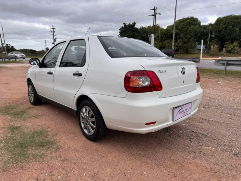 Fiat Siena  sedán ofrecido en Pan de Azúcar 