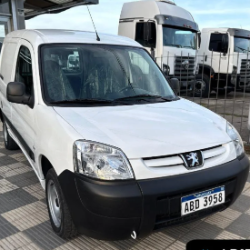 Foto: Peugeot Partner 2023 Diesel Usada en Progreso: Ideal para tu Negocio