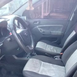 Venta en Uruguay de Ford Fiesta  4 puertas 