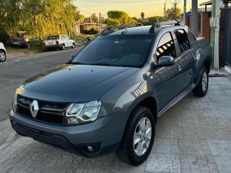 Venta en Uruguay de Renault Oroch  4 puertas 