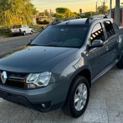 Venta en Uruguay de Renault Oroch  4 puertas 