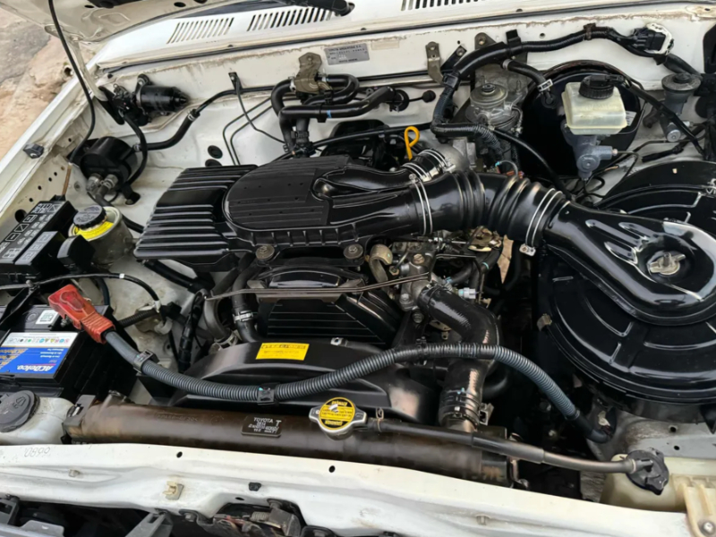 Venta en Uruguay de Toyota Hilux  4 puertas 