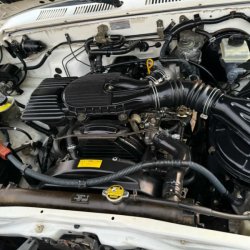 Venta en Uruguay de Toyota Hilux  4 puertas 