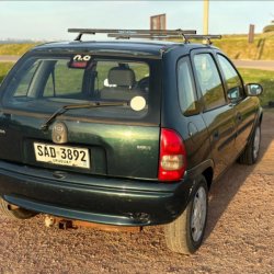 Venta en Uruguay de Chevrolet Corsa  4 puertas 