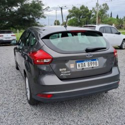 Venta en Uruguay de Ford Focus  4 puertas 