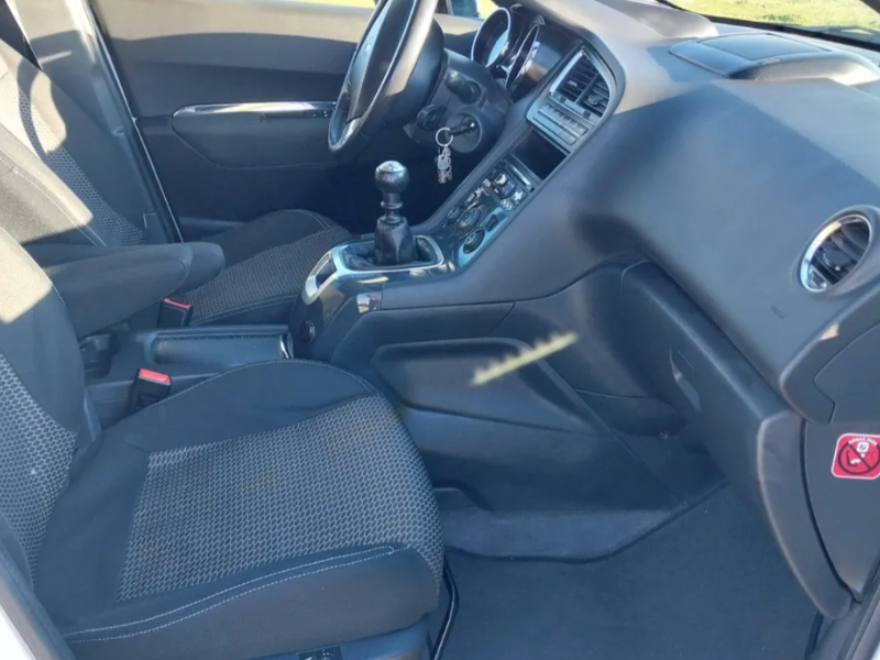 Modelo 5008 por dentro