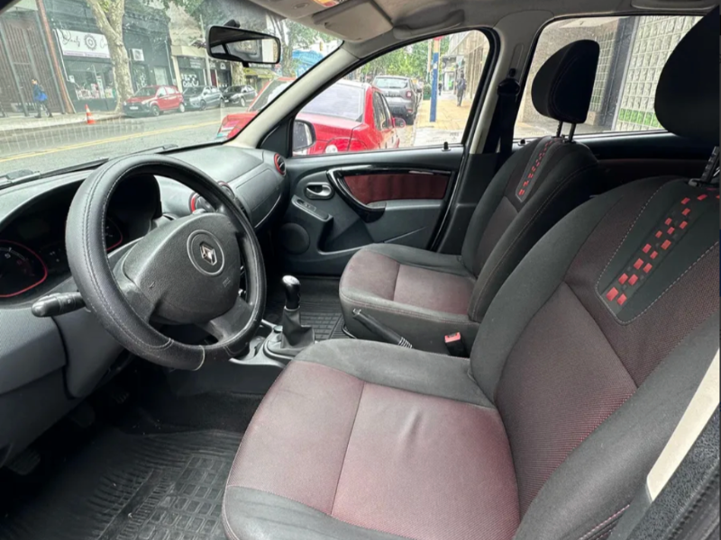 Venta en Uruguay de Renault Sandero Stepway  4 puertas 