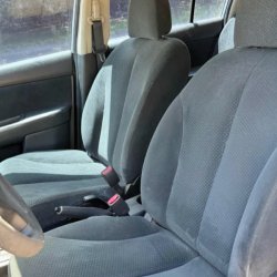 Venta en Uruguay de Nissan Tiida  4 puertas 